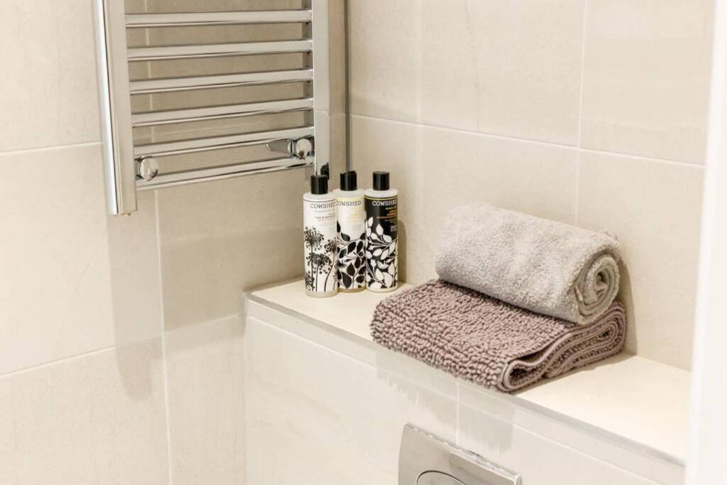 Stylish 2 Bed 2 Bath *Close To Beach And Centre With Parking* Bournemouth Kültér fotó