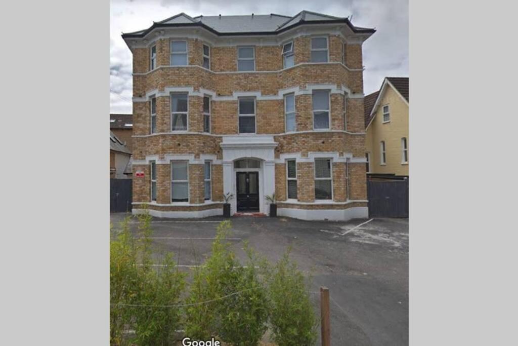 Stylish 2 Bed 2 Bath *Close To Beach And Centre With Parking* Bournemouth Kültér fotó